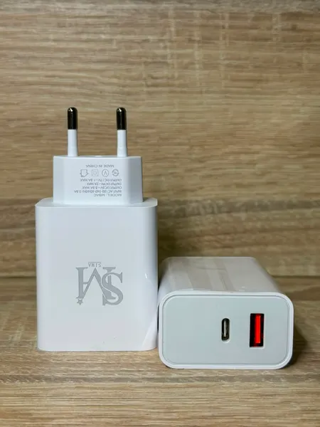 شاحن حائط سريع SM M9AC SOBA - USB-C و USB-A - أبيض - شواحن بالجملة Errayhany Grossiste المغرب